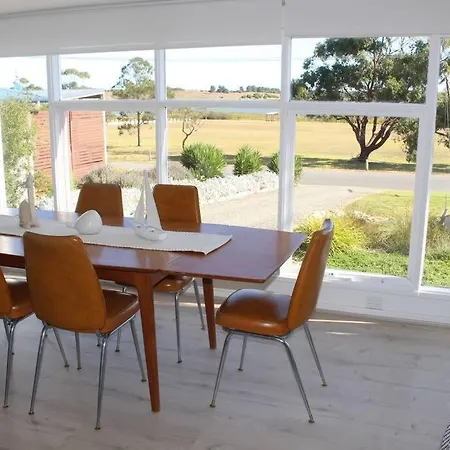 The Boathouse, A Place To Unwind & Explore Clayton Bay Exterior photo