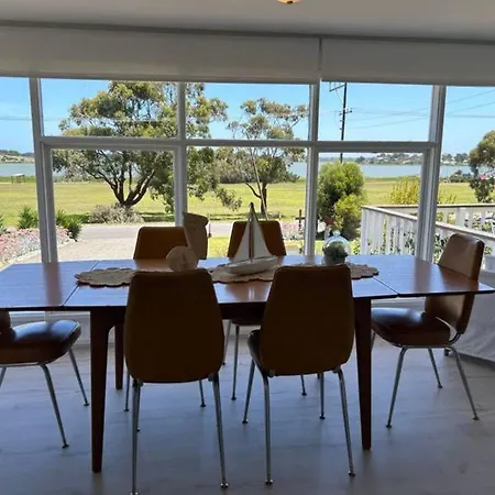 The Boathouse, A Place To Unwind & Explore Clayton Bay Exterior photo