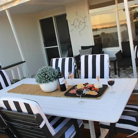 The Boathouse, A Place To Unwind & Explore Clayton Bay Exterior photo