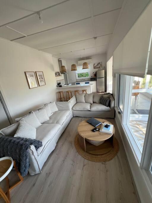 The Boathouse, A Place To Unwind & Explore Holiday home *