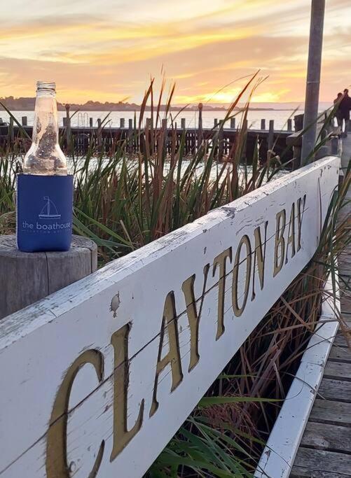 The Boathouse, A Place To Unwind & Explore Clayton Bay