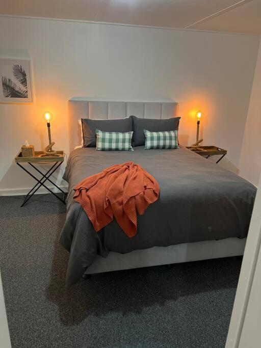 The Boathouse, A Place To Unwind & Explore Holiday home *