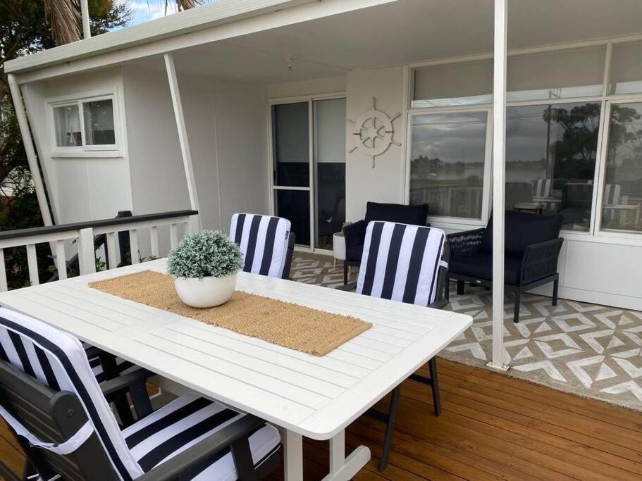 The Boathouse, A Place To Unwind & Explore * Clayton Bay